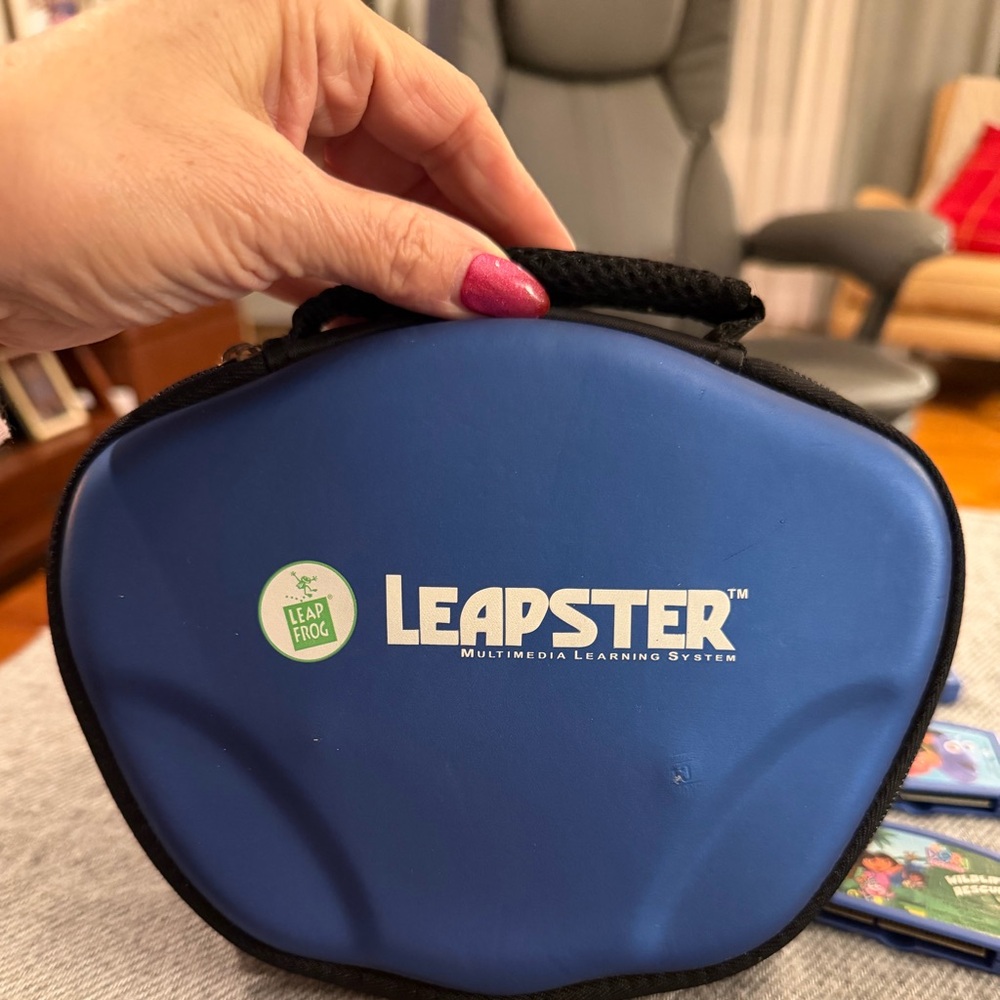Leapster L-Max Multimedia Learning System with (3) Games and carrying case